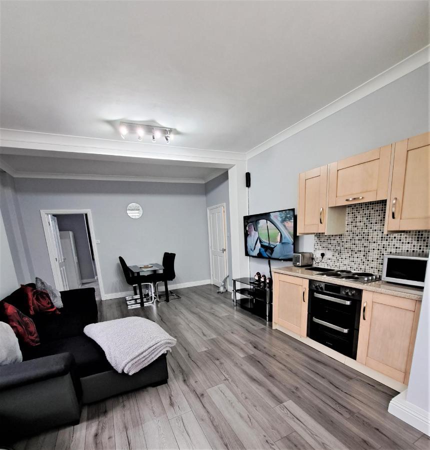 Апартаменты Large Flat Quite Location Modern And Well Equipped Суонидж Экстерьер фото
