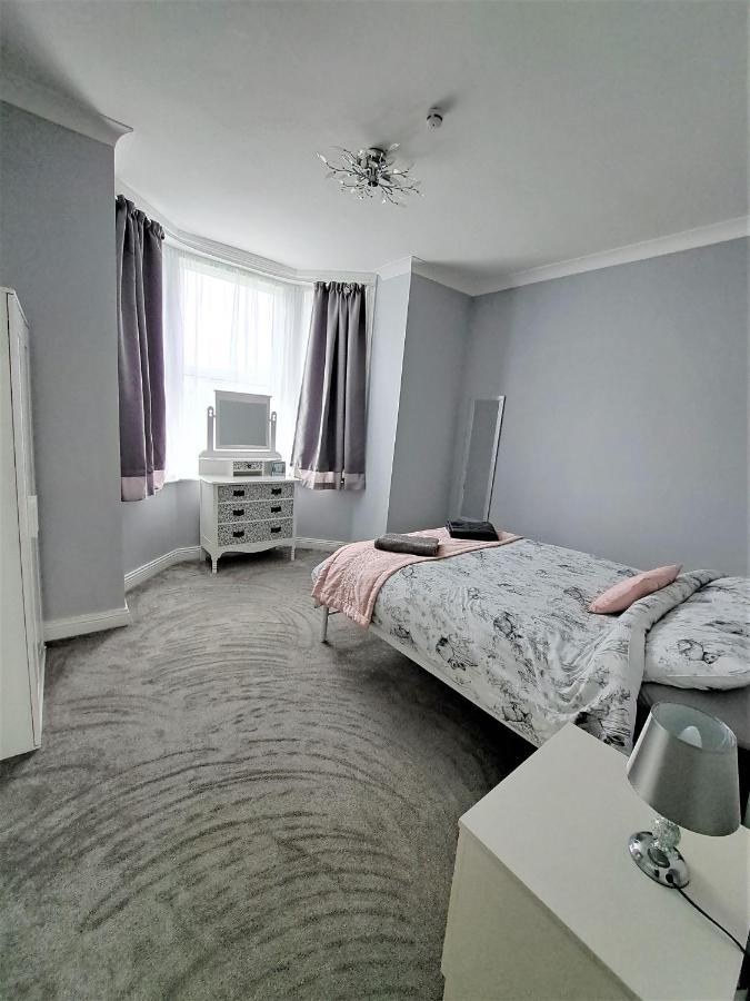 Апартаменты Large Flat Quite Location Modern And Well Equipped Суонидж Экстерьер фото